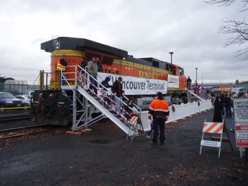 BNSF diesel open for cab tour