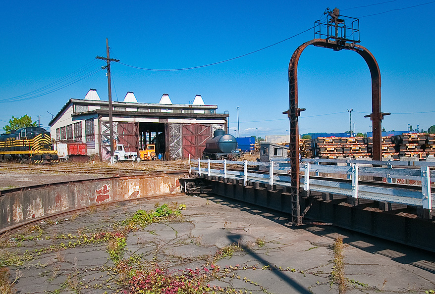 Turntable and roundhouse